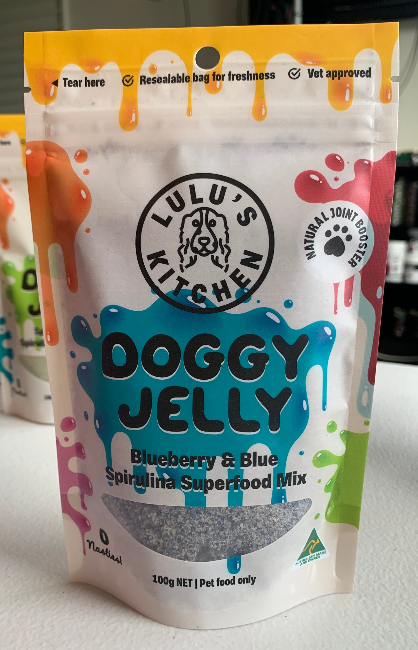 Lulu's Kitchen Doggy Jelly - Blueberry & Blue Spirulina offers a 100g resealable bag of vibrant dog treats for joint boost and antioxidant freshness.