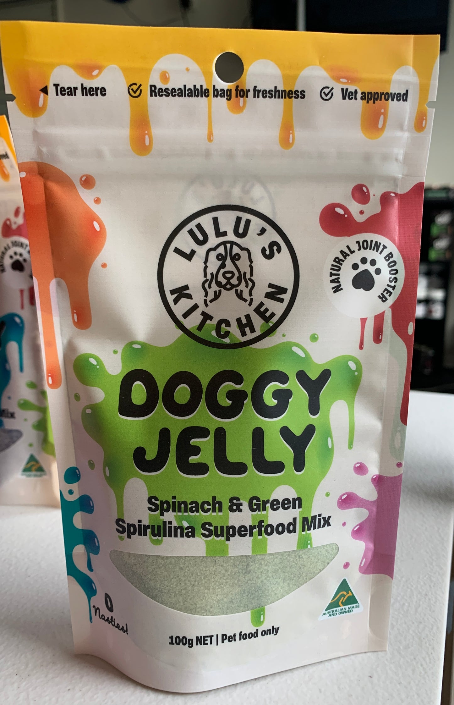 Lulu's Kitchen Doggy Jelly - Spinach & Green Spirulina is a 100g resealable pet food with vet-approved labels for a natural joint boost.